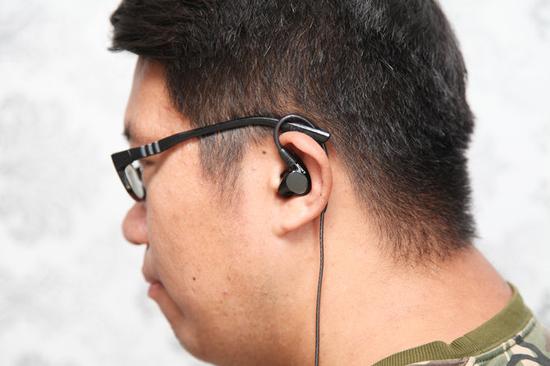 符合人体工程学的耳挂结构