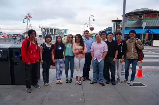 2013年人人北美社交产品团队在旧金山合影&nbsp;其中右五为陈一舟，右三为本文作者吴疆