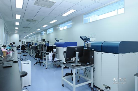  位于国家蛋白质科学中心（北京）的蛋白质组学生物质谱平台。熊垒摄