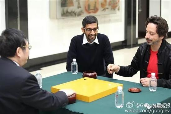 一反对中国的负面态度，布林此前参与了Google的围棋AI中国行