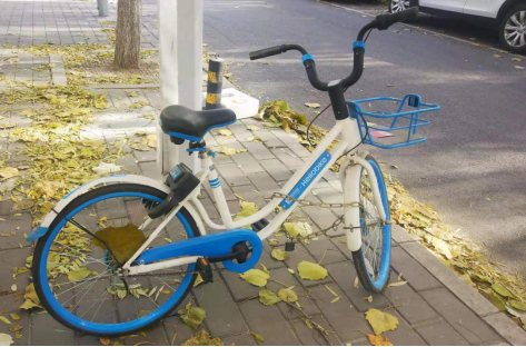 街头被上私锁的共享单车