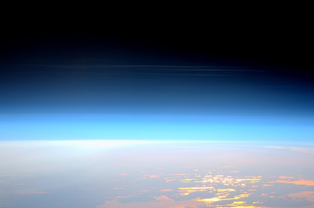 国际空间站上看到的地球大气层
